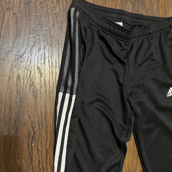 SOLD 🩷🩷 NEW Adidas track pants ladies M - NEVER WORN - Picture 2 of 8